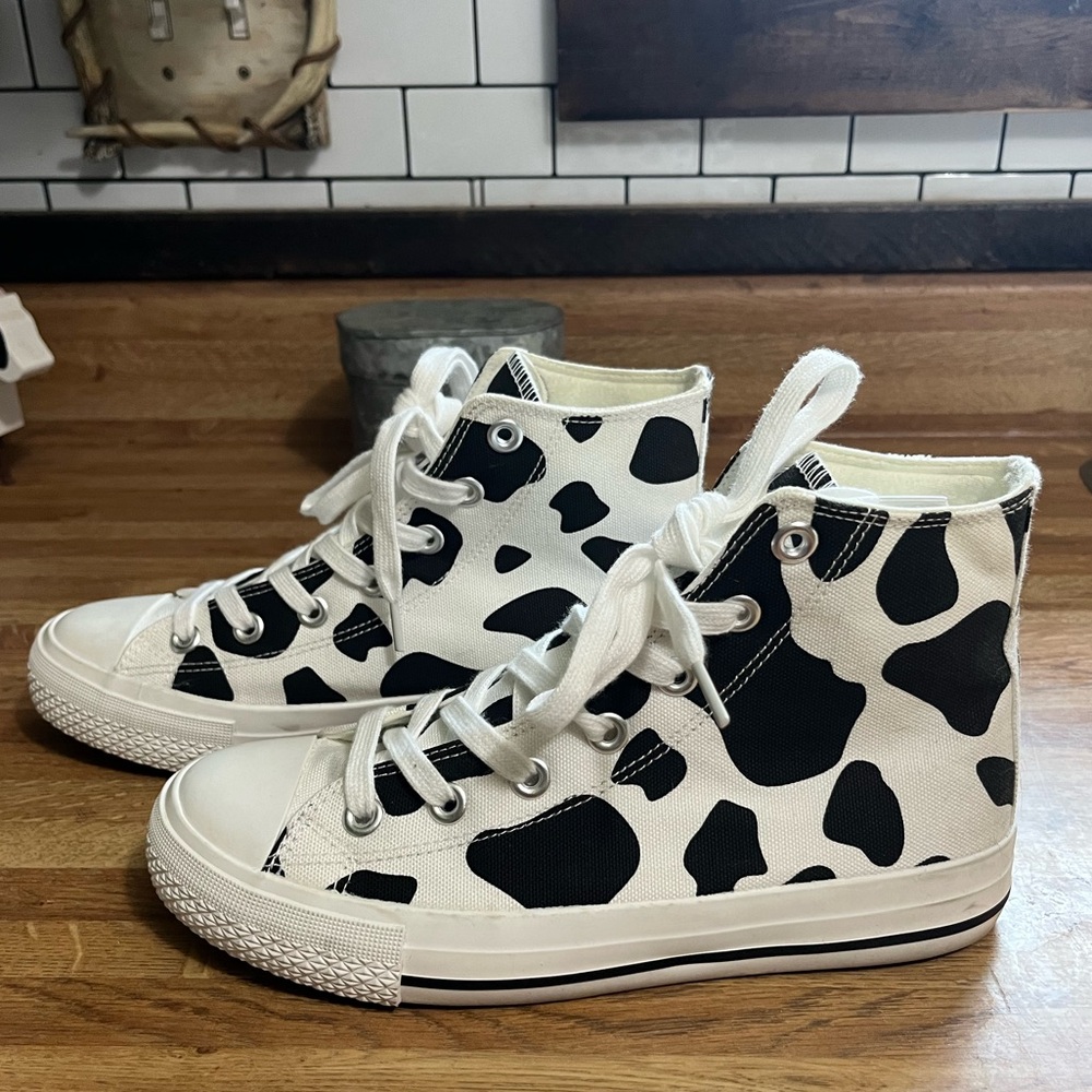 Cow print high top cushionaire sneakers. Converse look alikes. - Picture 6 of 7